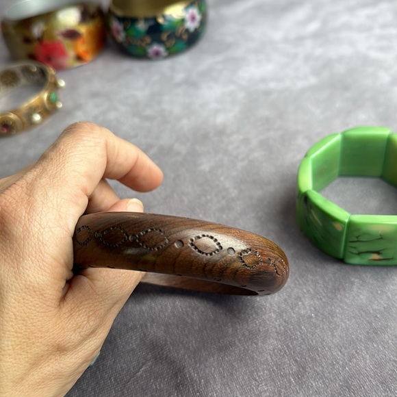 Gorgeous Lot of Bangle Fashion Bracelets Bangles - Picture 5 of 12